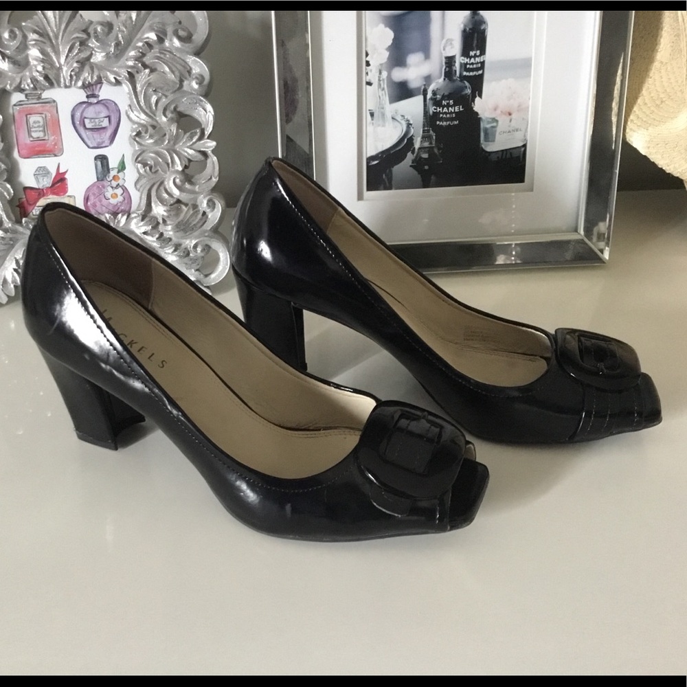 Women’s comfortable black shoes
